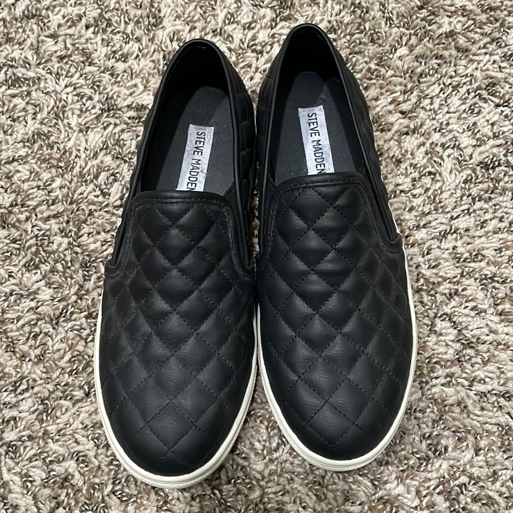 Never worn Steve Madden quilted sneakers